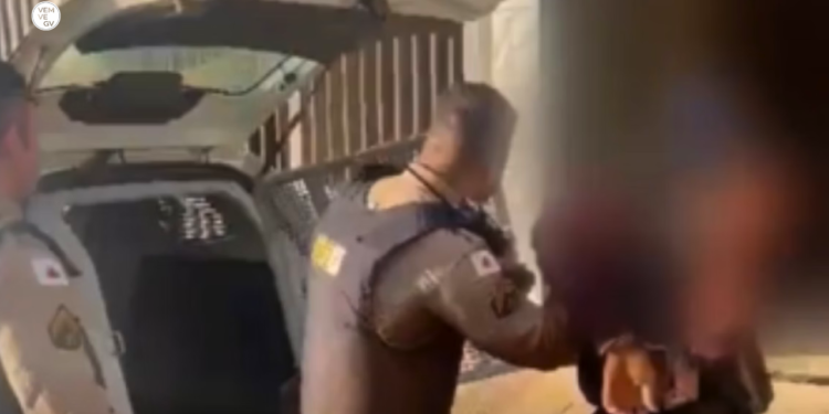 Homem é preso após manter companheira em cárcere privado em Itanhomi