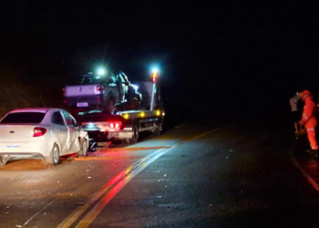 Acidente com três veículos deixa uma pessoa ferida, em Valadares