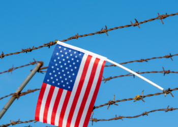 Deportados dos EUA poderão se hospedar no Sesc Venda Nova ao chegar em Confins