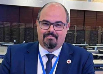 Vice-governador abre ano letivo em Valadares com entrega de kits escolares