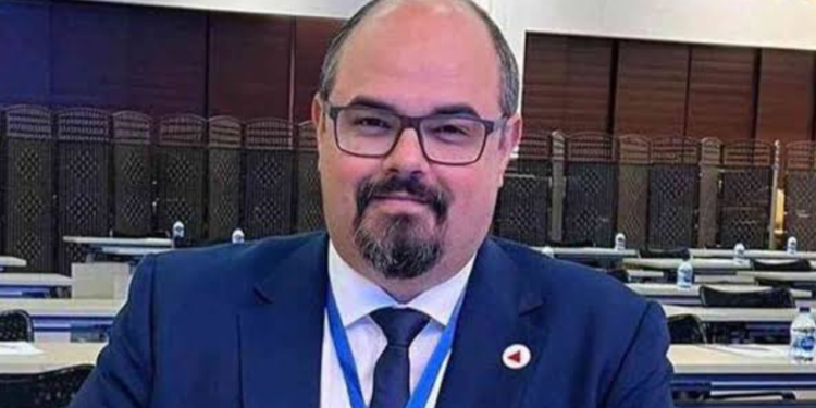 Vice-governador abre ano letivo em Valadares com entrega de kits escolares