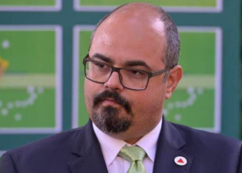 Governo de Minas inicia entrega inédita de kits escolares em Valadares