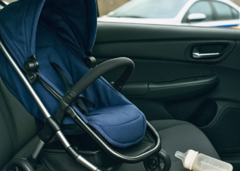 Bebê é achada em carro com mãe embriagada, em Valadares