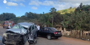 Colisão entre três veículos deixa motorista ferido em Valadares