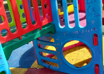 Parquinho em praça pública é alvo de vandalismo em Valadares