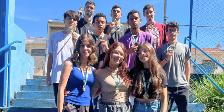 Estudantes de MG representam o Brasil em competição de matemática na Tailândia