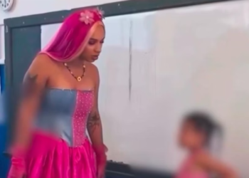 Professora trans é investigada por se vestir de princesa em sala de aula em Campo Grande RS