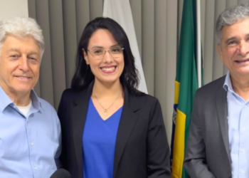 Caco Barcellos visita Valadares para reportagem sobre migração