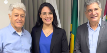 Caco Barcellos visita Valadares para reportagem sobre migração