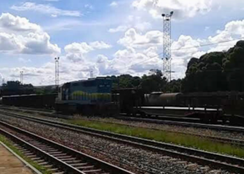 Homem morre ao ser atropelado por locomotiva em Valadares