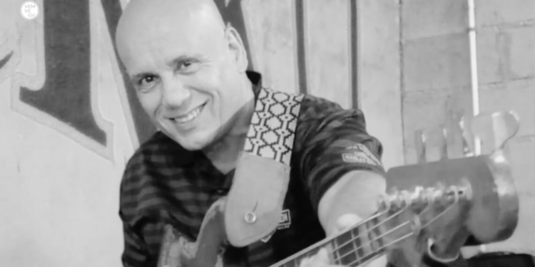 Morre Anísio Mello Júnior, cantor das aberturas de ‘Dragon Ball’ no Brasil