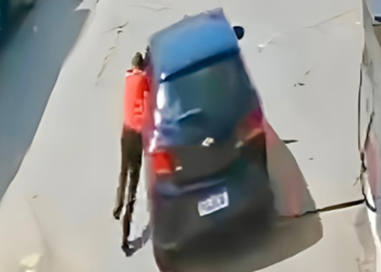 Motorista foge sem pagar, e frentista se pendura no carro, em Manhuaçu