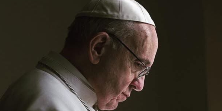 Estado de saúde de Papa Francisco é crítico diz Vaticano