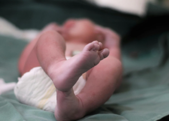 Homem é preso após ignorar parto da companheira em MG