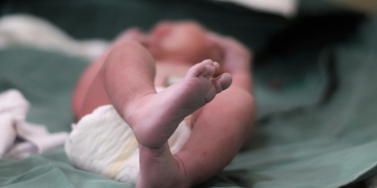 Homem é preso após ignorar parto da companheira em MG