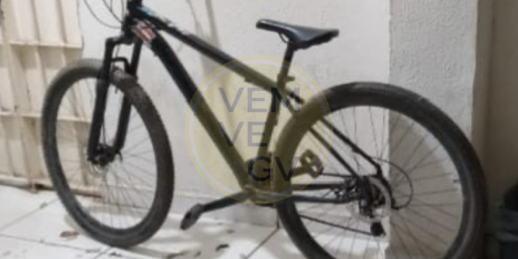 Suspeito de matar adolescente em GV é preso e bicicleta usada no crime é apreendida