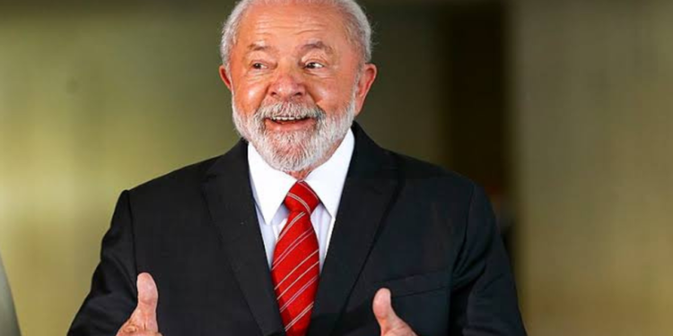 Lula anuncia pagamento de R$ 1 mil do Pé-de-Meia e medicamentos gratuitos na Farmácia Popular