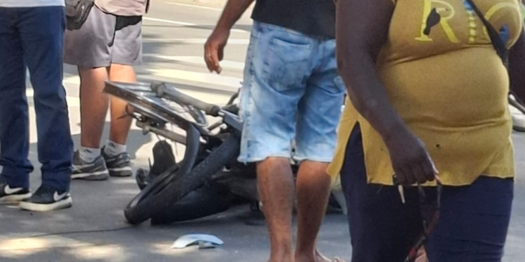 Motociclista fica gravemente ferido em acidente no centro de Governador Valadares