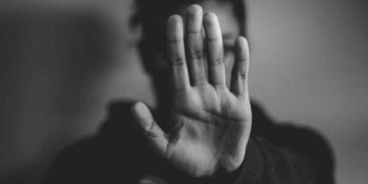 Faxineira é vítima de importunação sexual em condomínio de Valadares