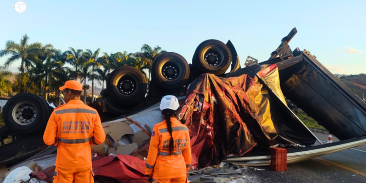 Acidente entre carro e carreta deixa dois feridos na BR-116, em Engenheiro Caldas