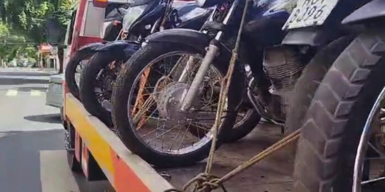 Blitz em Valadares apreende 14 veículos irregulares