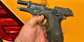Polícia Militar encontra pistola e munições enterradas próximo a campo de futebol em Valadares