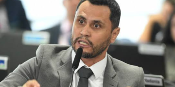 Cleitinho lidera corrida pelo governo de Minas