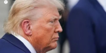 Trump impõe tarifa de 50% ao Brasil e critica tratamento dado a Bolsonaro