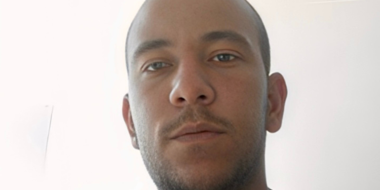 Homem é morto a tiros na frente dos filhos em Governador Valadares