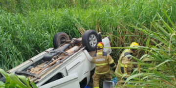 Família sai ilesa de capotamento na BR-116 em Valadares