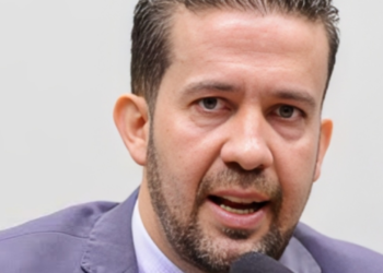 Janones fecha acordo com a PGR e vai devolver R$ 131 mil por rachadinha