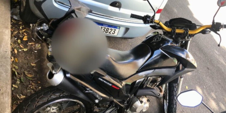 Motociclista fica gravemente ferida após ser atingida por carro em Valadares