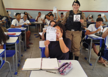 PM leva conscientização sobre violência contra a mulher a escola pública de Valadares
