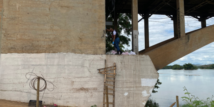 Homem é encontrado morto a tiros debaixo de ponte em Valadares