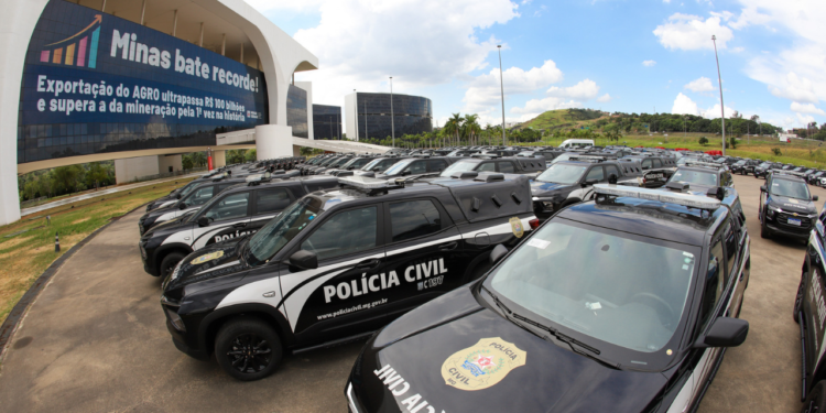 Governo de Minas entrega 103 novas viaturas para reforçar a frota da Polícia Civil