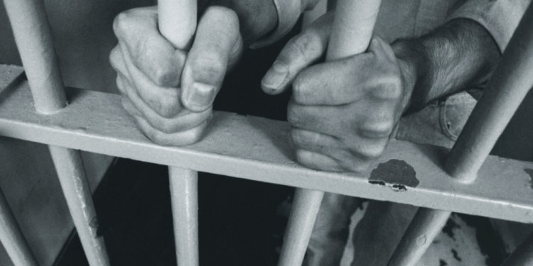 Detentos são investigados por extorsão dentro de penitenciária em Valadares