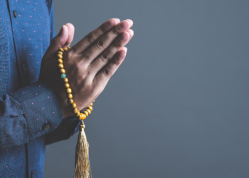 Influenciadora de Valadares é condenada por intolerância religiosa