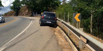 Emboscada na BR-381 termina em duplo homicídio e carro incendiado, em Valadares