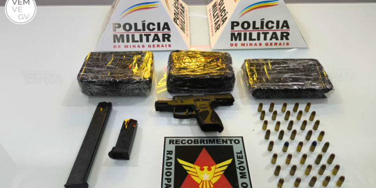 Homem que levava drogas e armas em ônibus para a Bahia é preso em Valadares