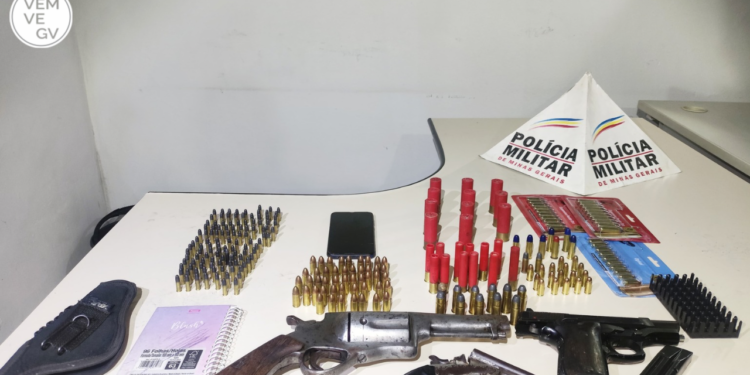 Homem é preso com arsenal em casa durante operação da PM em Timóteo