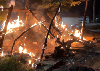 Morador em situação de rua ateia fogo na própria barraca, em Valadares