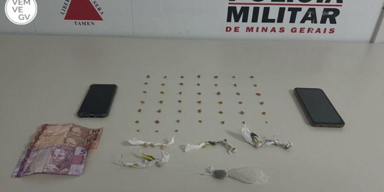 Com apoio do helicóptero Pégasus, PM apreende drogas e prende suspeitos em Valadares