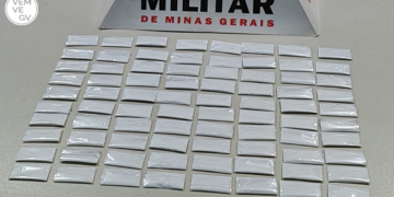PM apreende 80 papelotes de cocaina em Guanhães MG
