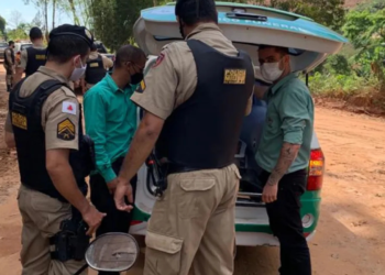 Brasileiro foragido por assassinato em MG é preso nos EUA e deportado