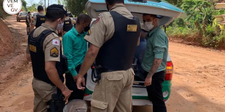 Brasileiro foragido por assassinato em MG é preso nos EUA e deportado