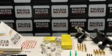 PM Apreende armas e drogas em oficina de Guanhães, MG