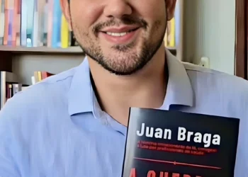 Escritor de Valadares lança seu primeiro livro com evento beneficente