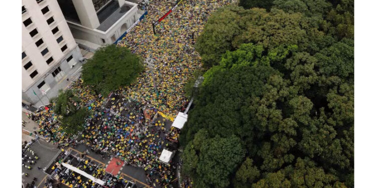 Ato de Bolsonaro na Paulista reúne cerca de 45 mil pessoas, aponta pesquisa da USP