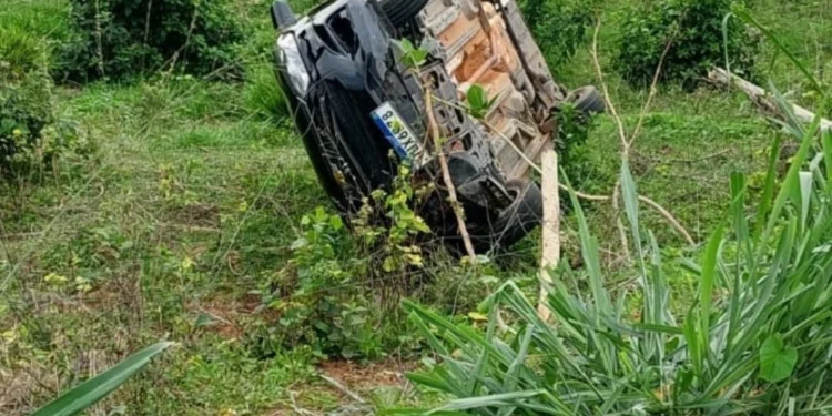 Motorista morre após capotamento em Tumiritinga, MG