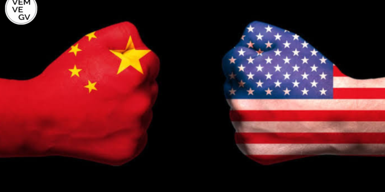 Dólar encosta nos R$ 6 com nova guerra entre EUA e China